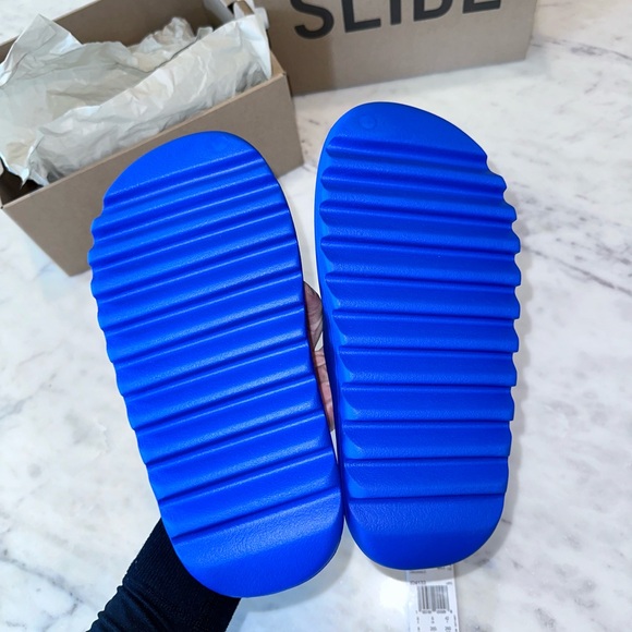 Yeezy Slide Azure (Blue) - Picture 6 of 7